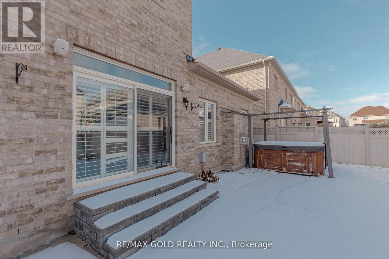 99 Royal West Drive, Brampton (Credit Valley), Ontario  L6X 0V8 - Photo 39 - W12187884