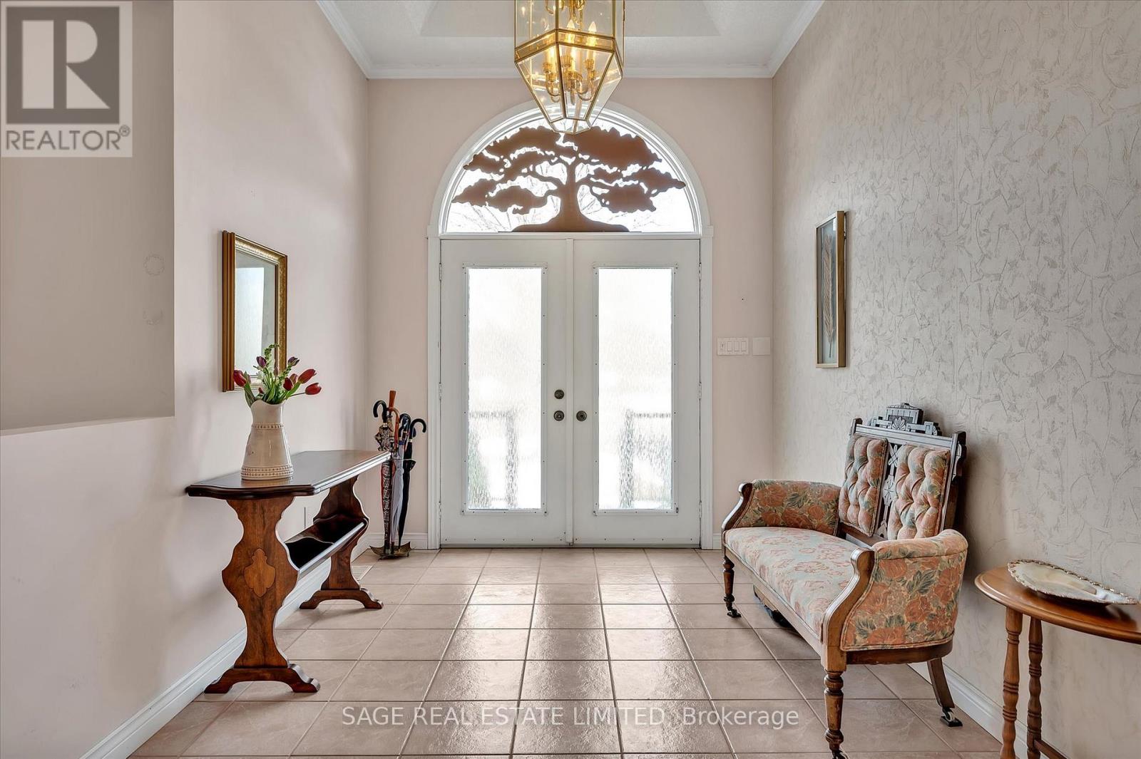 15 Hillview Drive, Kawartha Lakes, Ontario  K0M 1A0 - Photo 3 - X12075343