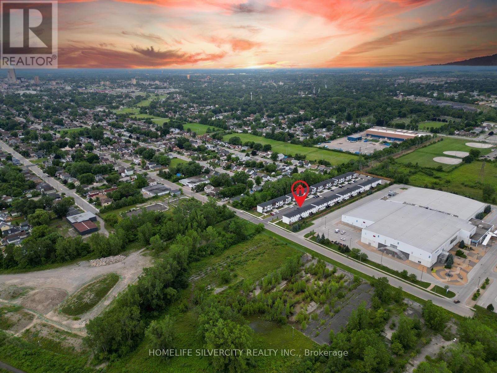 211 - 4263 Fourth Avenue, Niagara Falls, Ontario  L2E 0C2 - Photo 2 - X12138125