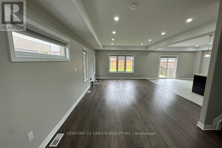 31 Success Way, Thorold, Ontario  L2V 0C8 - Photo 3 - X12185174