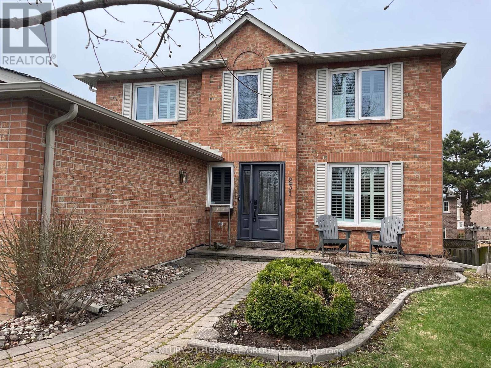 231 John Bowser Crescent, Newmarket, Ontario  L3Y 7N7 - Photo 2 - N12115298