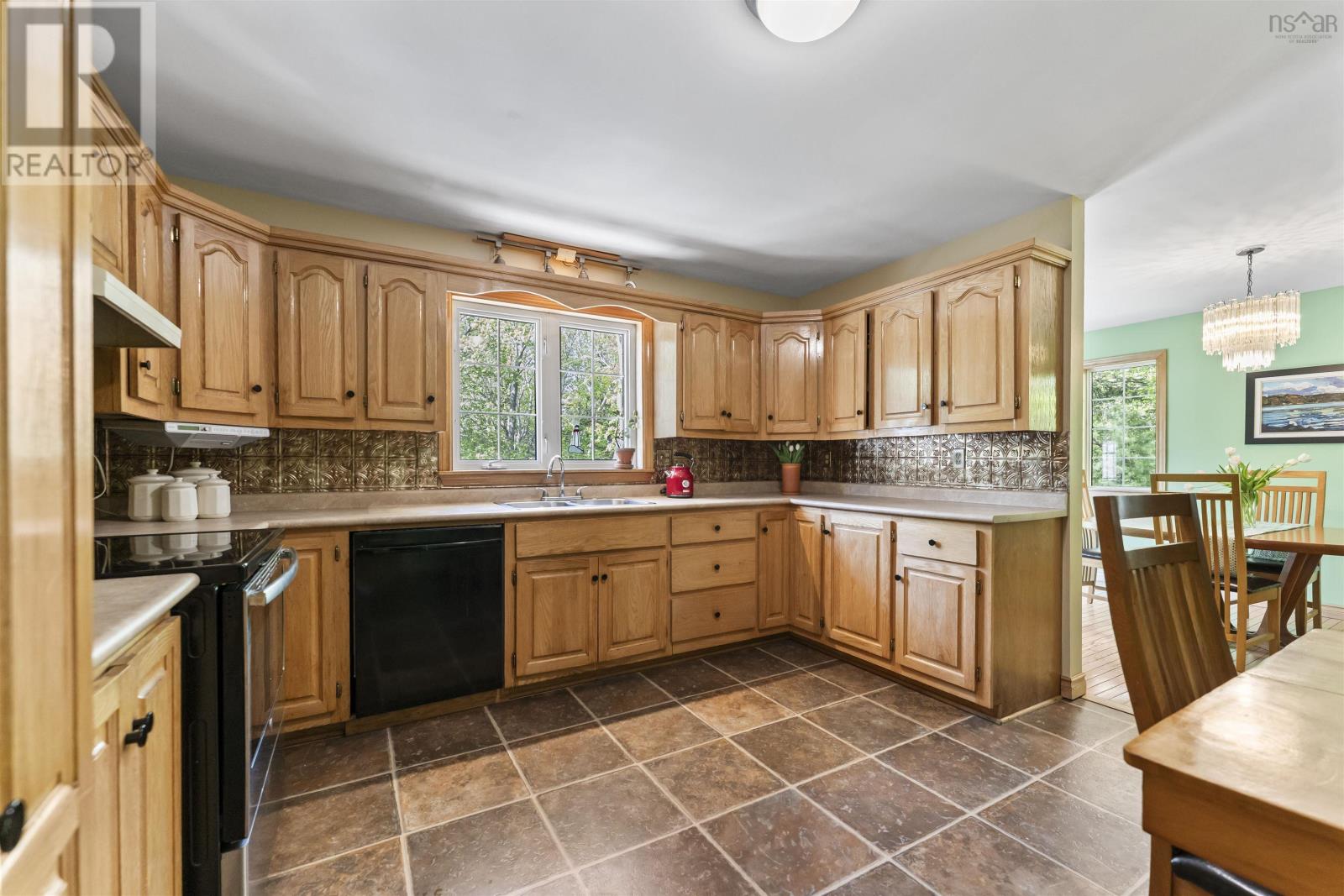 19 Hudson Drive, Windsor Junction, Nova Scotia  B2T 1A4 - Photo 10 - 202512946