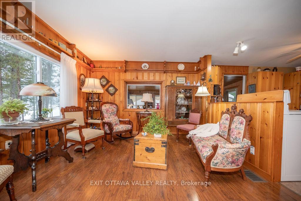 51 Myrlin Way, Laurentian Hills, Ontario  K0J 1P0 - Photo 17 - X12009159