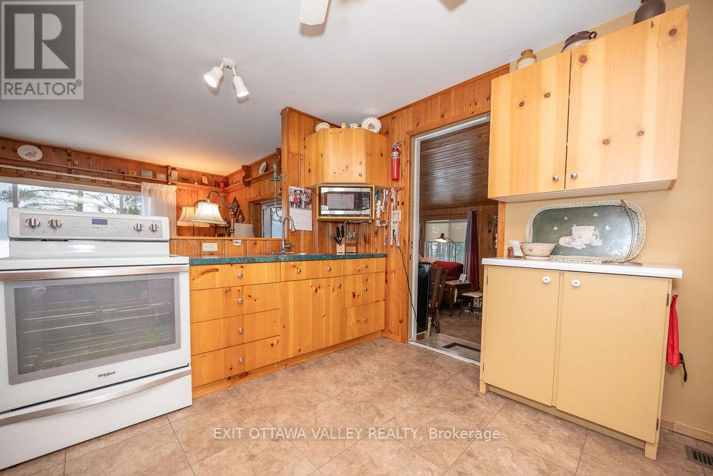 51 Myrlin Way, Laurentian Hills, Ontario  K0J 1P0 - Photo 23 - X12009159