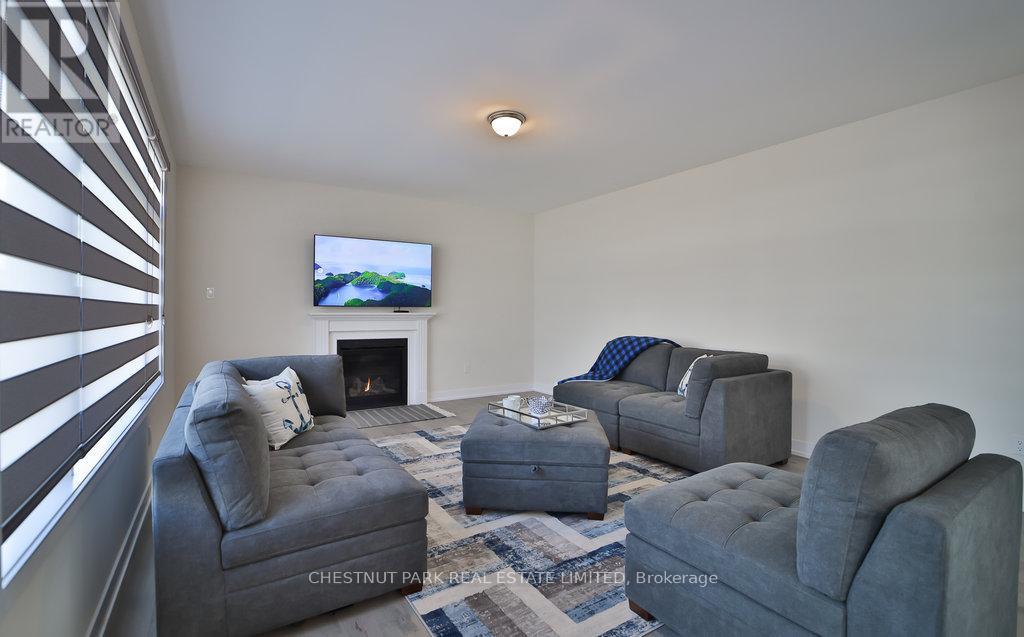 100 Stoneleigh Drive, Blue Mountains, Ontario  L9Y 5J6 - Photo 4 - X12185560