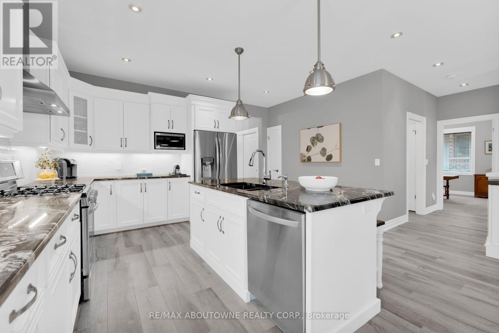 Property at 39 BERWICK TRAIL image 3