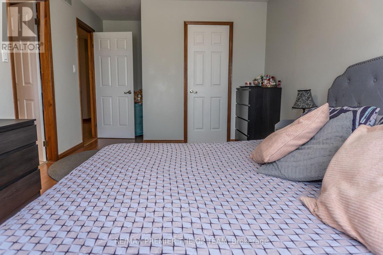3 - 255 Mount Albion Road, Hamilton, Ontario  L8K 6P7 - Photo 19 - X12185623