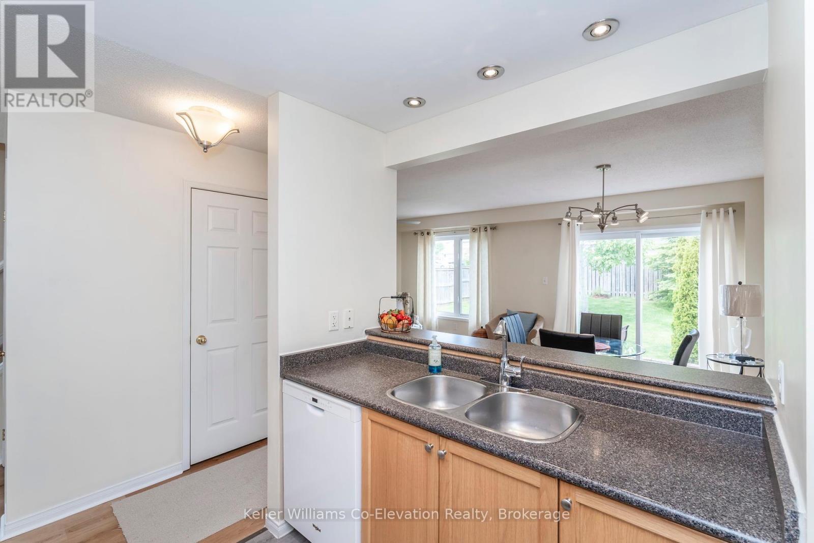 Property at 105 SOUTHWINDS CRESCENT image 4