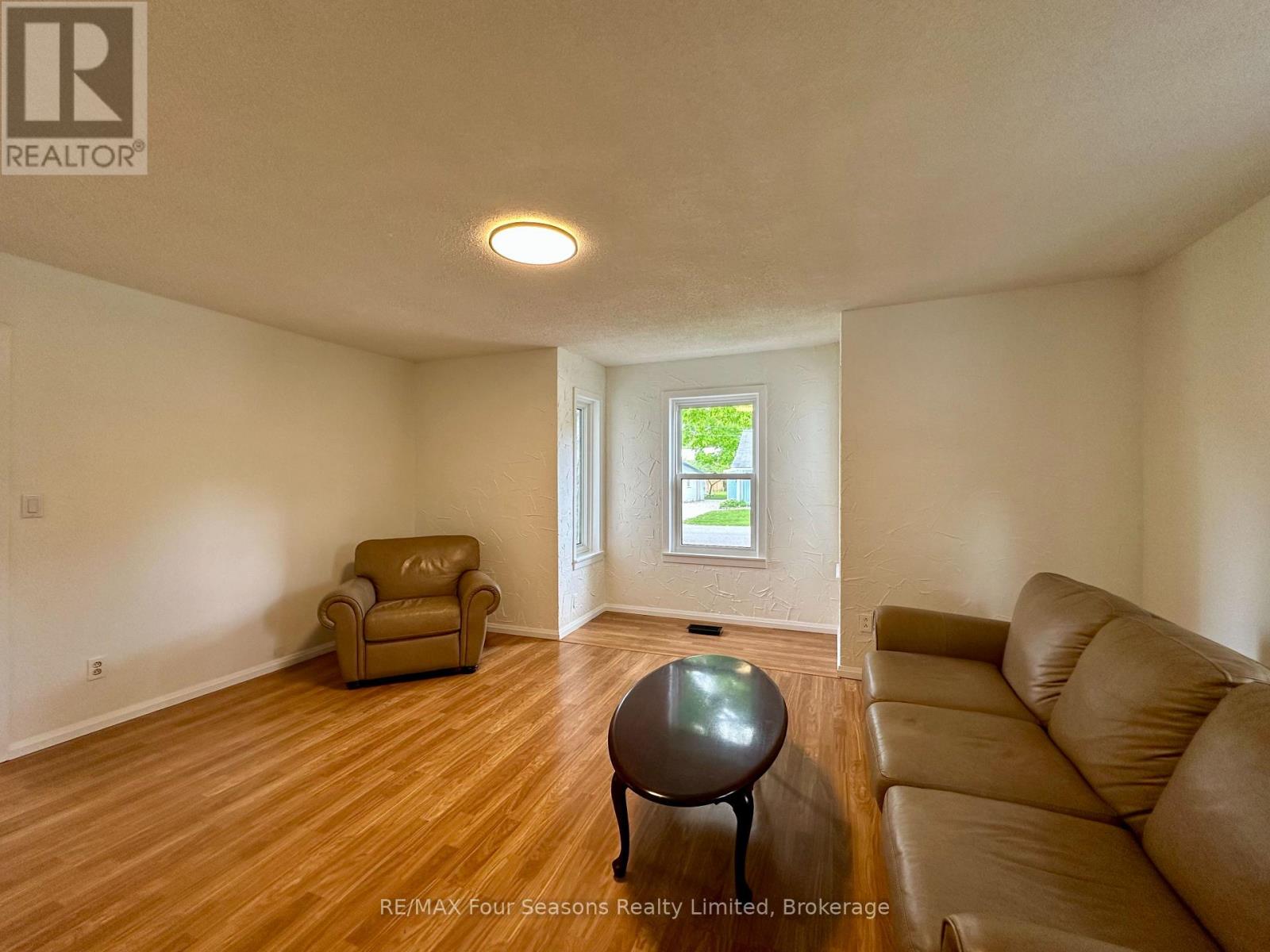 240 Jane Street, Clearview, Ontario  L0M 1S0 - Photo 11 - S12188318