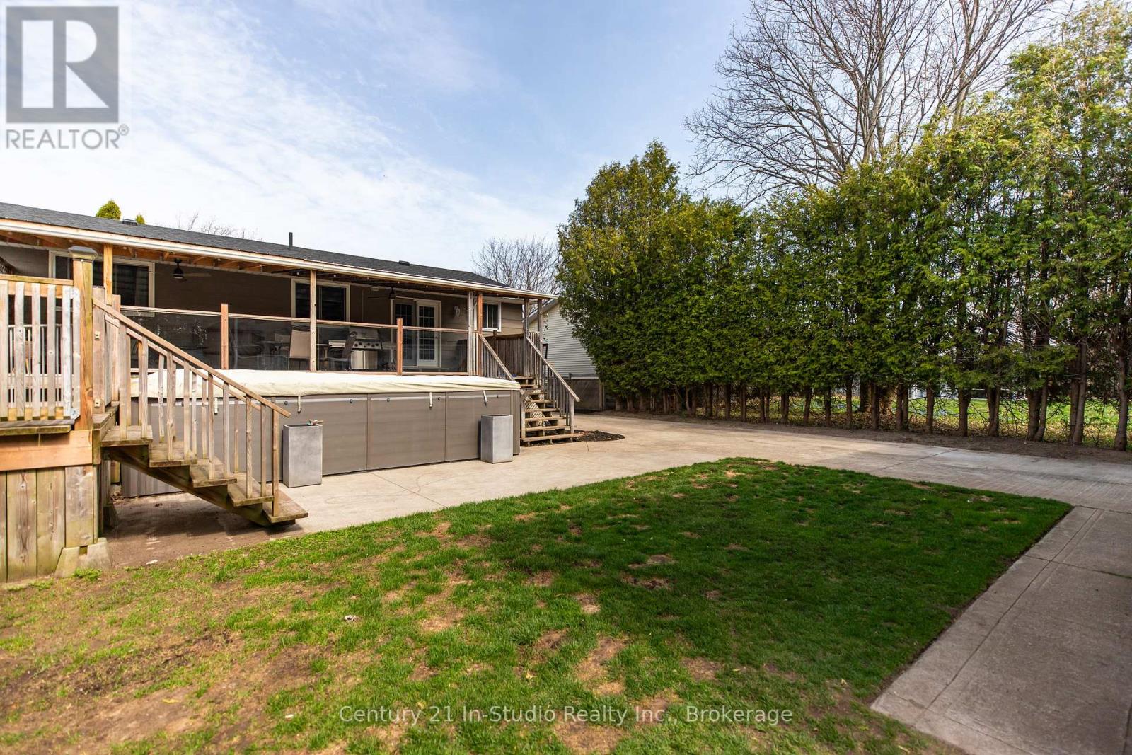 311 Bricker Street, Saugeen Shores, Ontario  N0H 2C1 - Photo 8 - X12115994