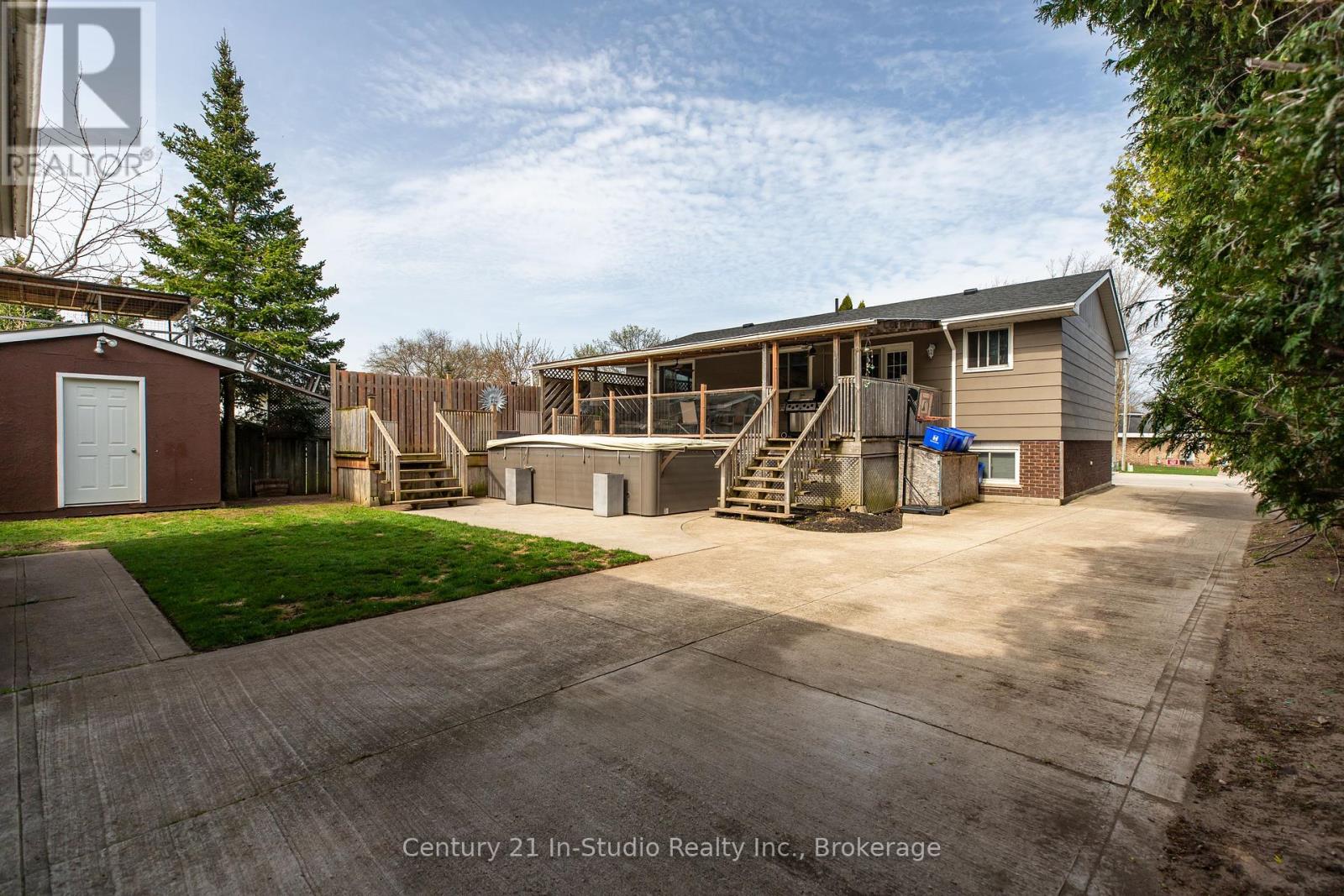 311 Bricker Street, Saugeen Shores, Ontario  N0H 2C1 - Photo 5 - X12115994