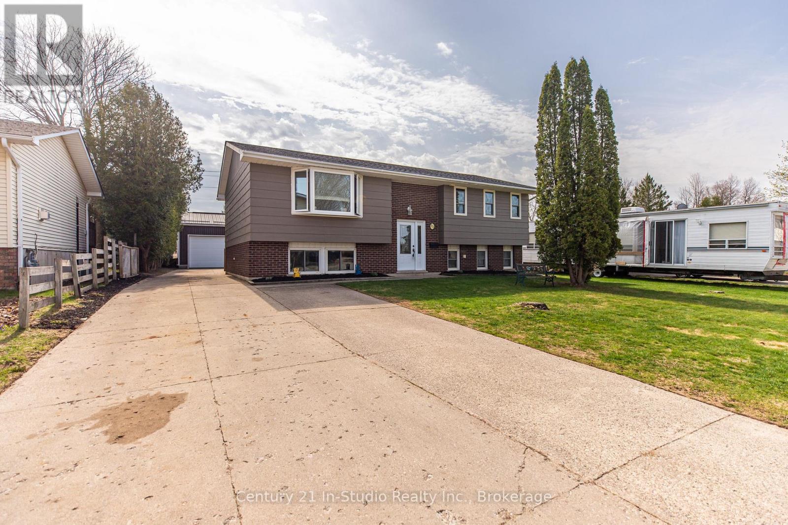 311 Bricker Street, Saugeen Shores, Ontario  N0H 2C1 - Photo 2 - X12115994