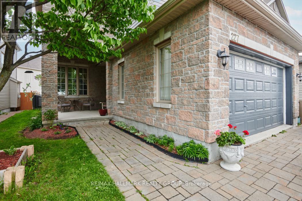 227 Trail Side Circle, Ottawa, Ontario  K4A 5B5 - Photo 3 - X12069884