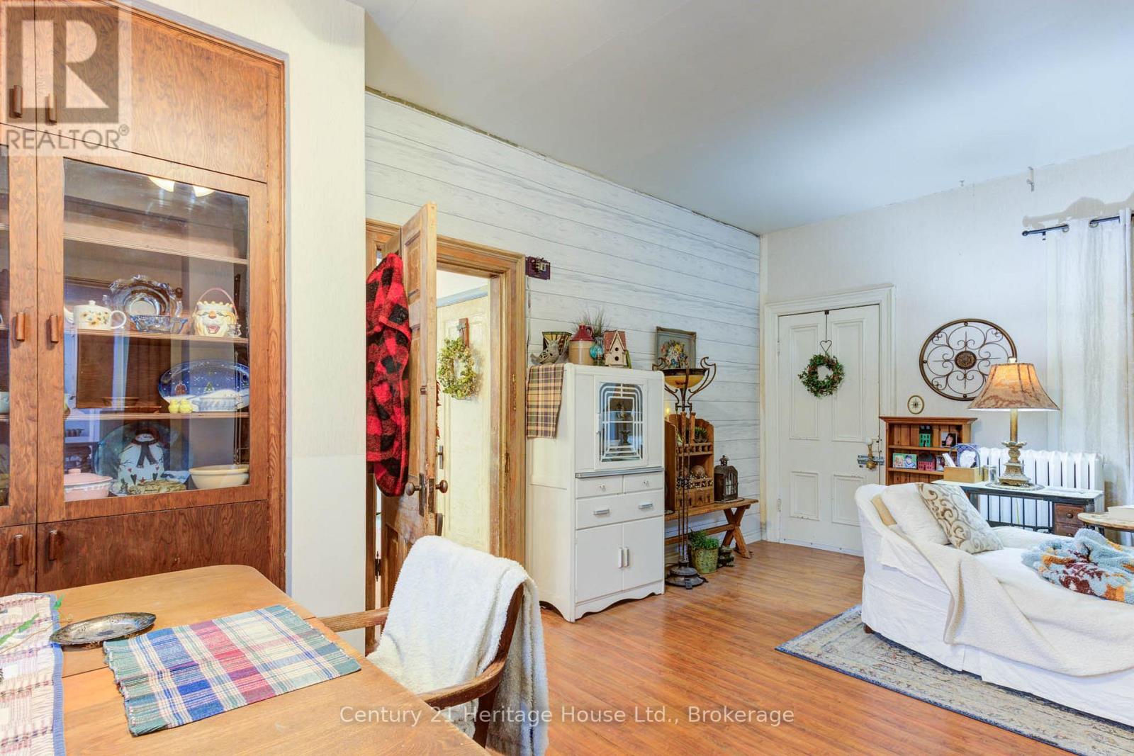 397 Lambton Street, West Grey, Ontario  N0G 1R0 - Photo 15 - X12181726