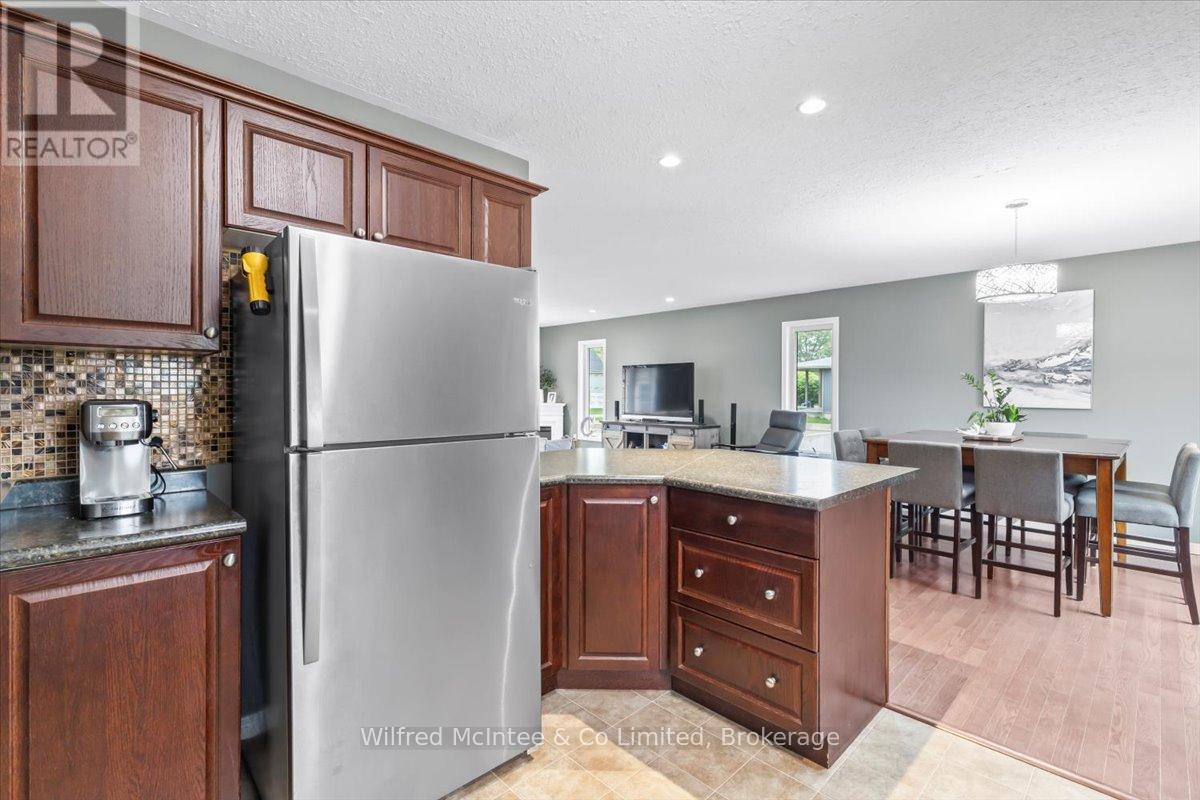 9 Malcolm Street, Huron-Kinloss, Ontario  N0G 2R0 - Photo 12 - X12185414