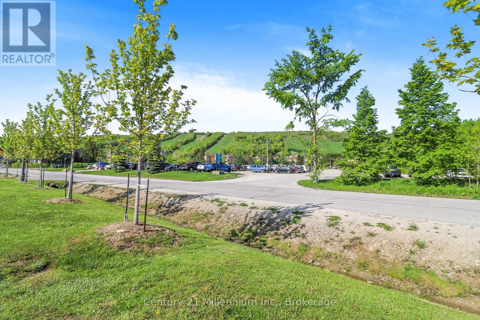 210 - 107 Wintergreen Place, Blue Mountains, Ontario  L9Y 0P8 - Photo 44 - X12185158