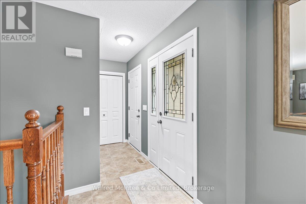 9 Malcolm Street, Huron-Kinloss, Ontario  N0G 2R0 - Photo 4 - X12185414