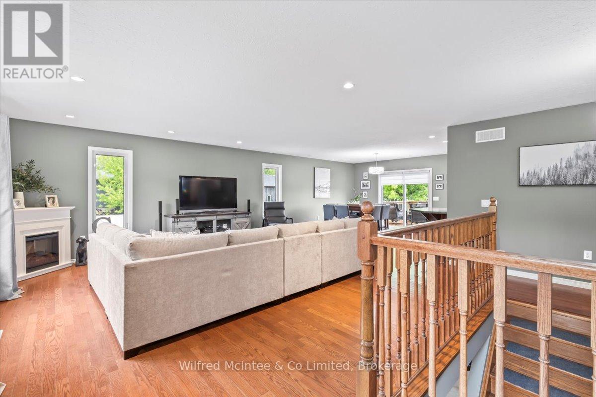 9 Malcolm Street, Huron-Kinloss, Ontario  N0G 2R0 - Photo 5 - X12185414