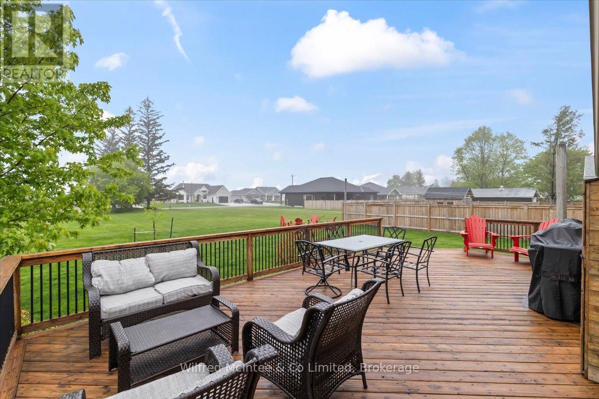 9 Malcolm Street, Huron-Kinloss, Ontario  N0G 2R0 - Photo 22 - X12185414