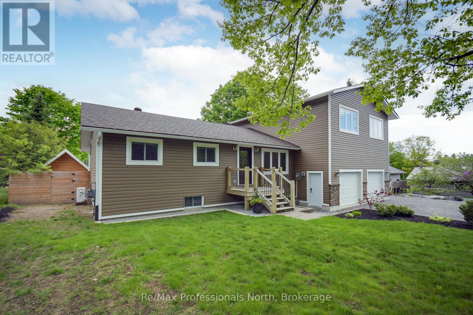 945 Muskoka Beach Road, Gravenhurst, Ontario  P1P 1A3 - Photo 45 - X12188320