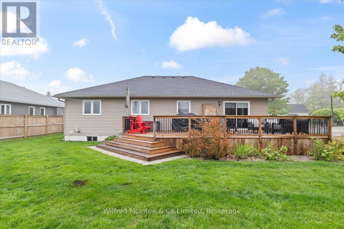 9 Malcolm Street, Huron-Kinloss, Ontario  N0G 2R0 - Photo 18 - X12185414