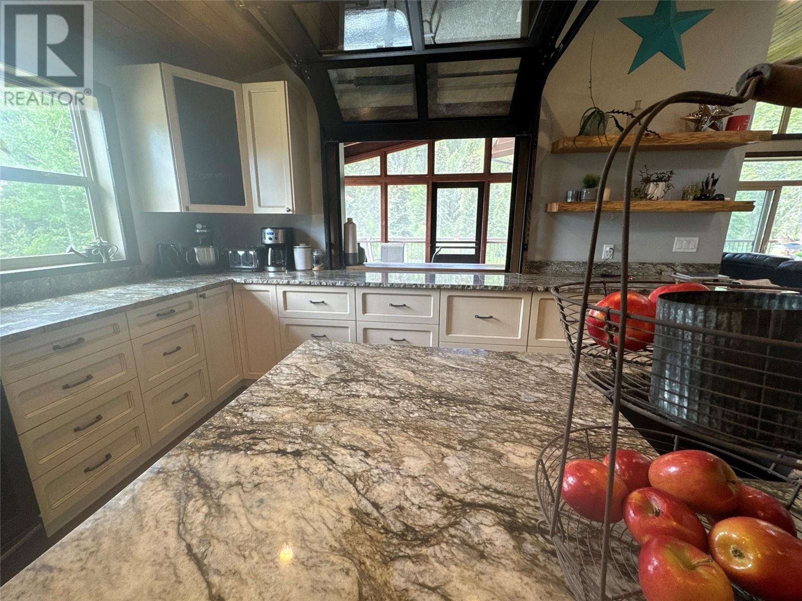 7717 Jaffray-Baynes Lake Rd Road, Jaffray, British Columbia  V0B 1T0 - Photo 15 - 10348847
