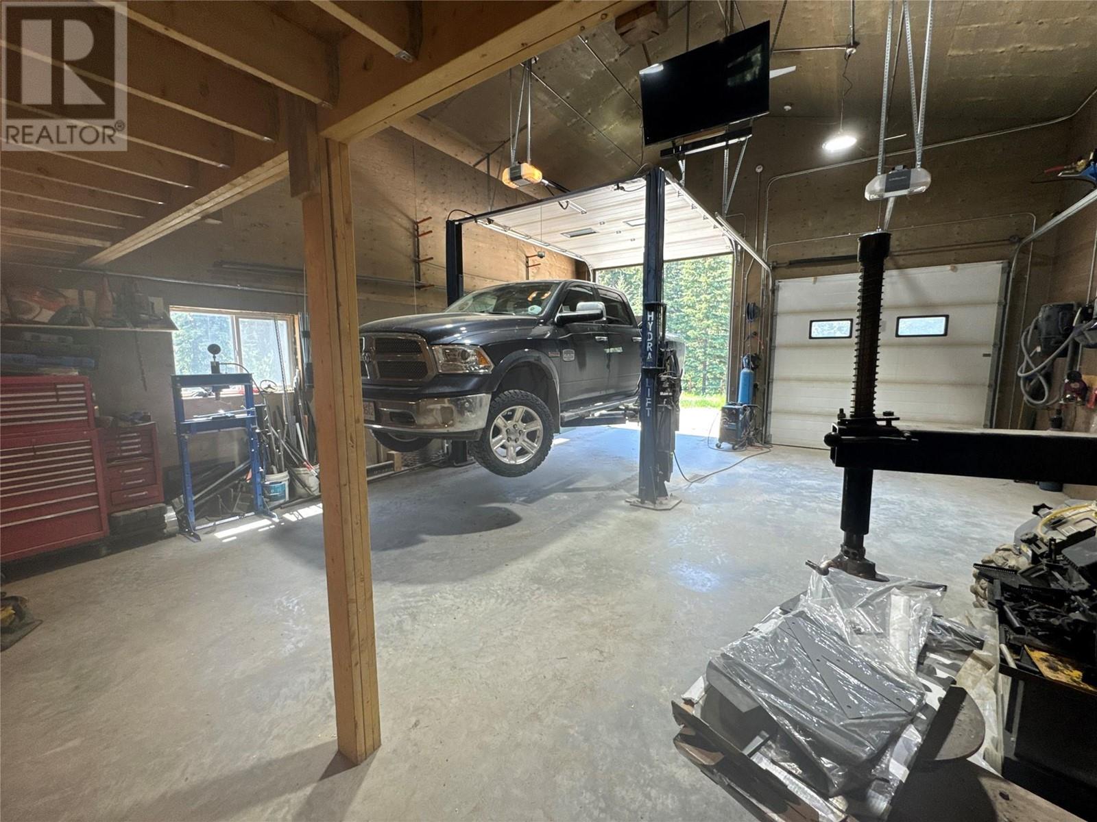 7717 JAFFRAY-BAYNES LAKE RD Road, Jaffray, BC V0B1T0