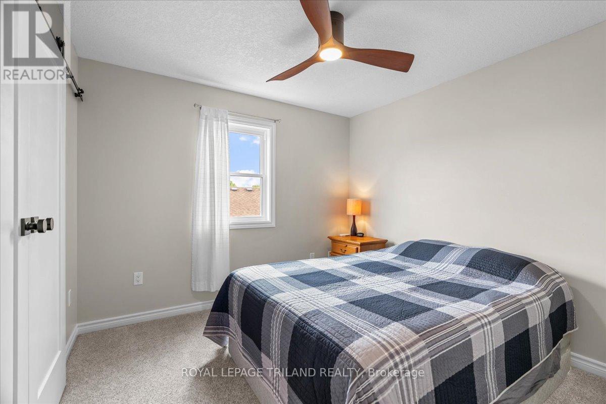 215 Deruiter Drive, Strathroy-Caradoc (Ne), Ontario  N7G 4A6 - Photo 33 - X12188467
