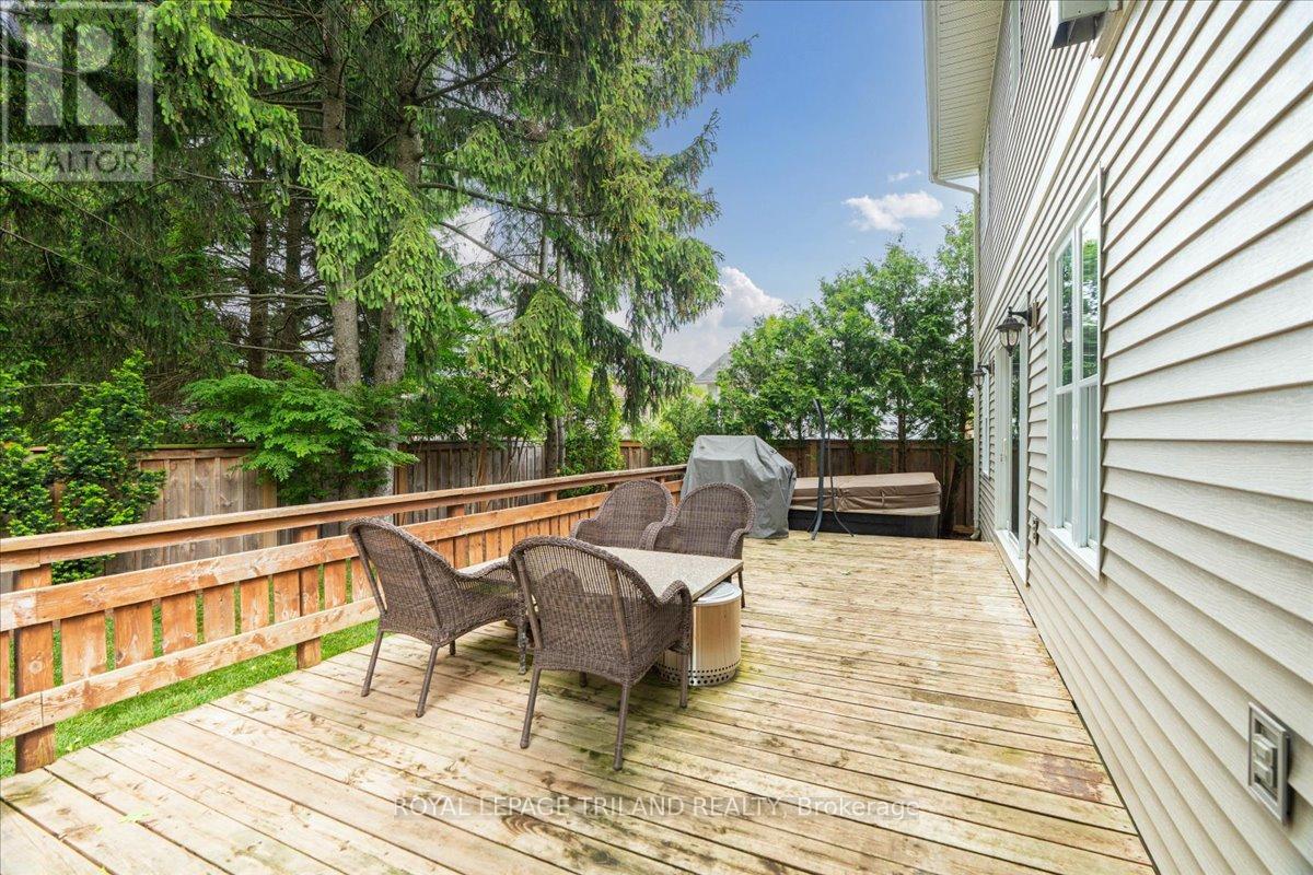 215 Deruiter Drive, Strathroy-Caradoc (Ne), Ontario  N7G 4A6 - Photo 47 - X12188467