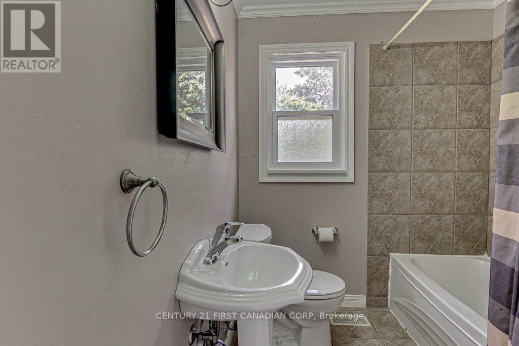 Photo 10 of 32 for 1598 Hansuld Street