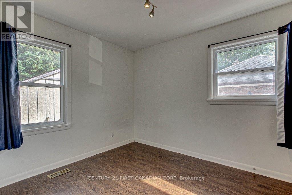 Photo 11 of 32 for 1598 Hansuld Street