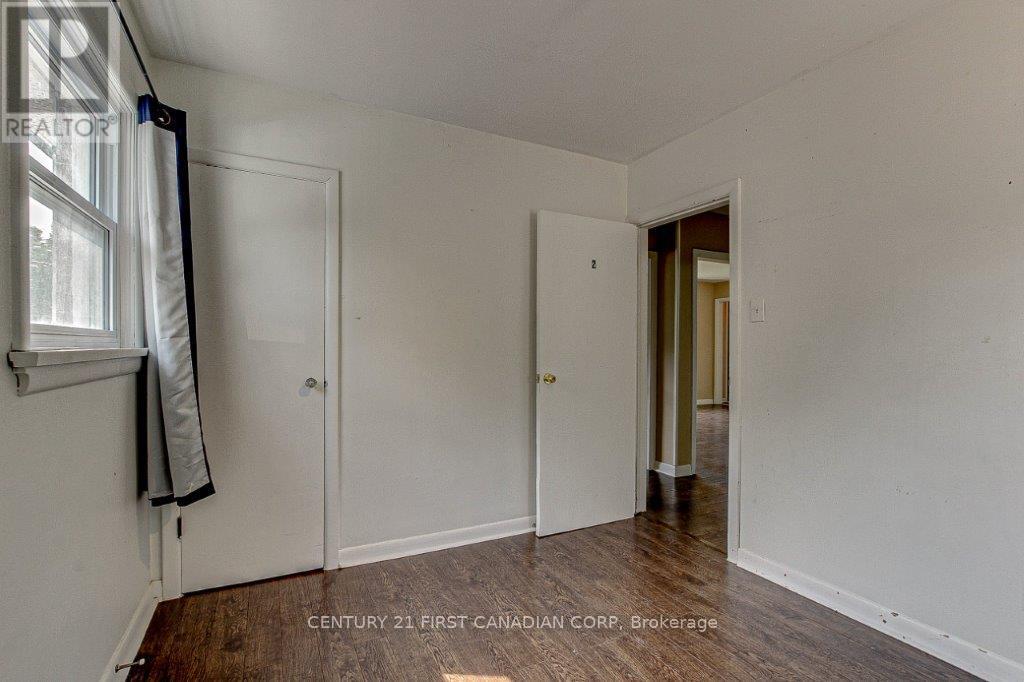 Photo 12 of 32 for 1598 Hansuld Street