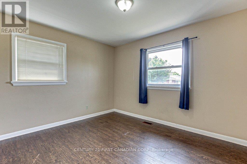 Photo 13 of 32 for 1598 Hansuld Street