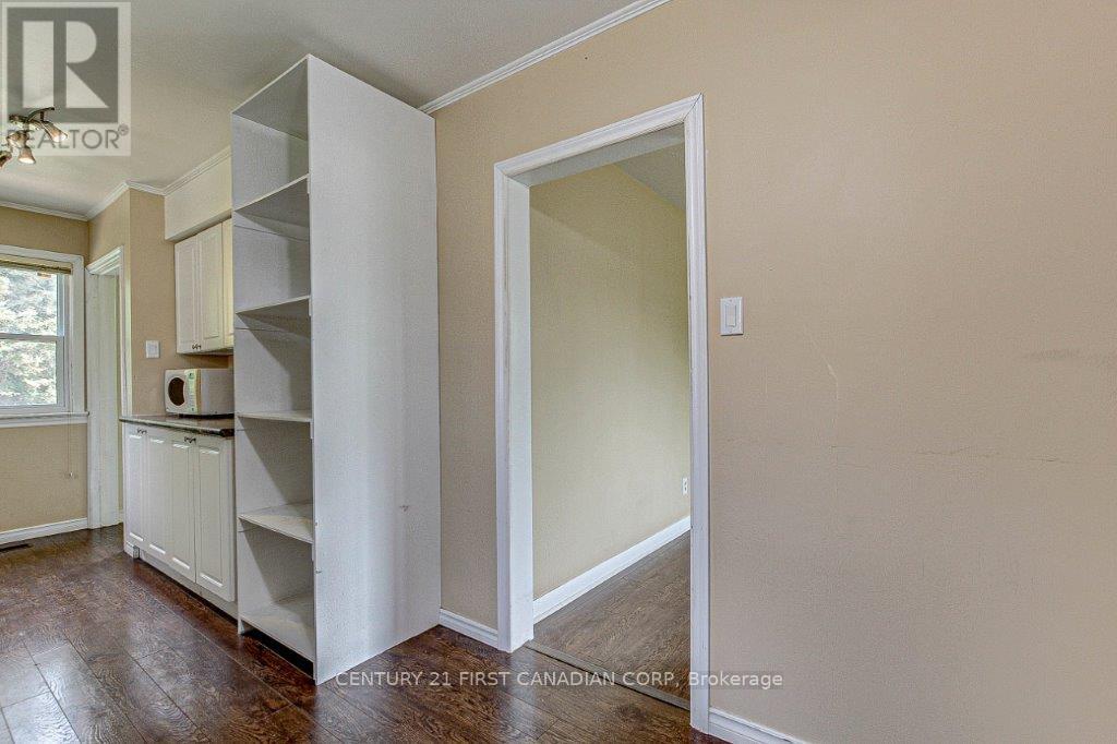 Photo 16 of 32 for 1598 Hansuld Street