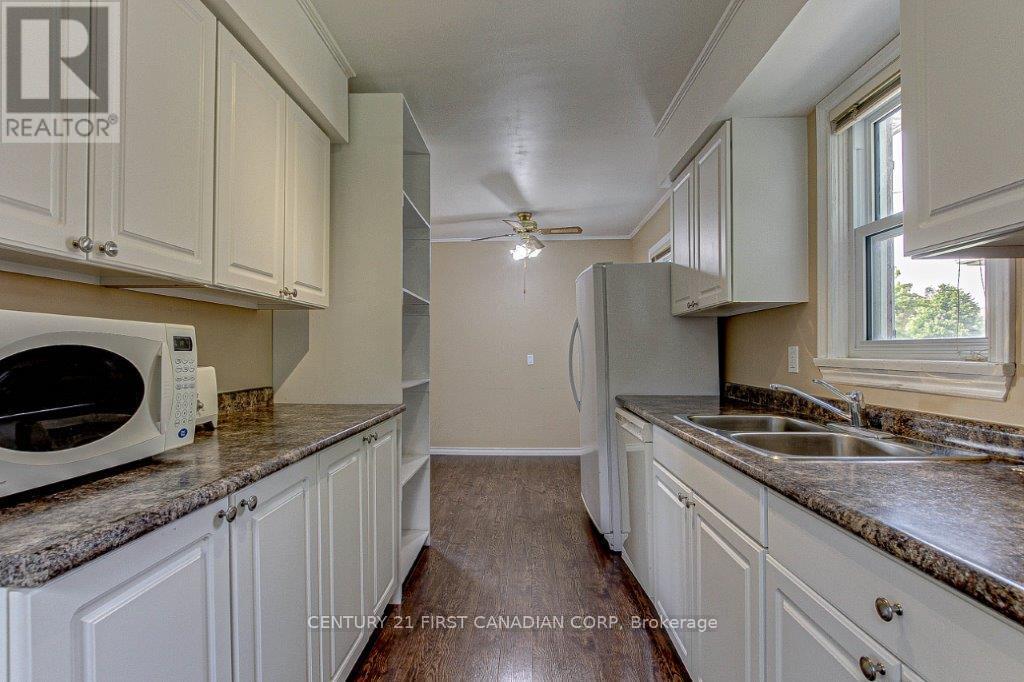 Photo 18 of 32 for 1598 Hansuld Street