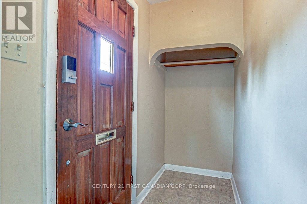 Photo 5 of 32 for 1598 Hansuld Street