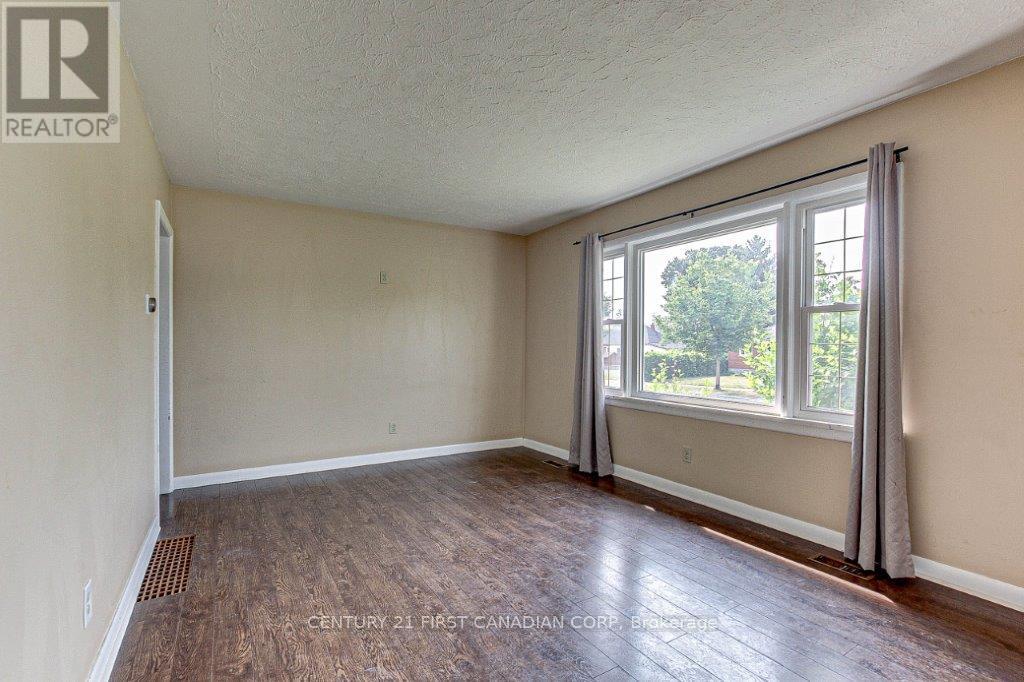 Photo 7 of 32 for 1598 Hansuld Street