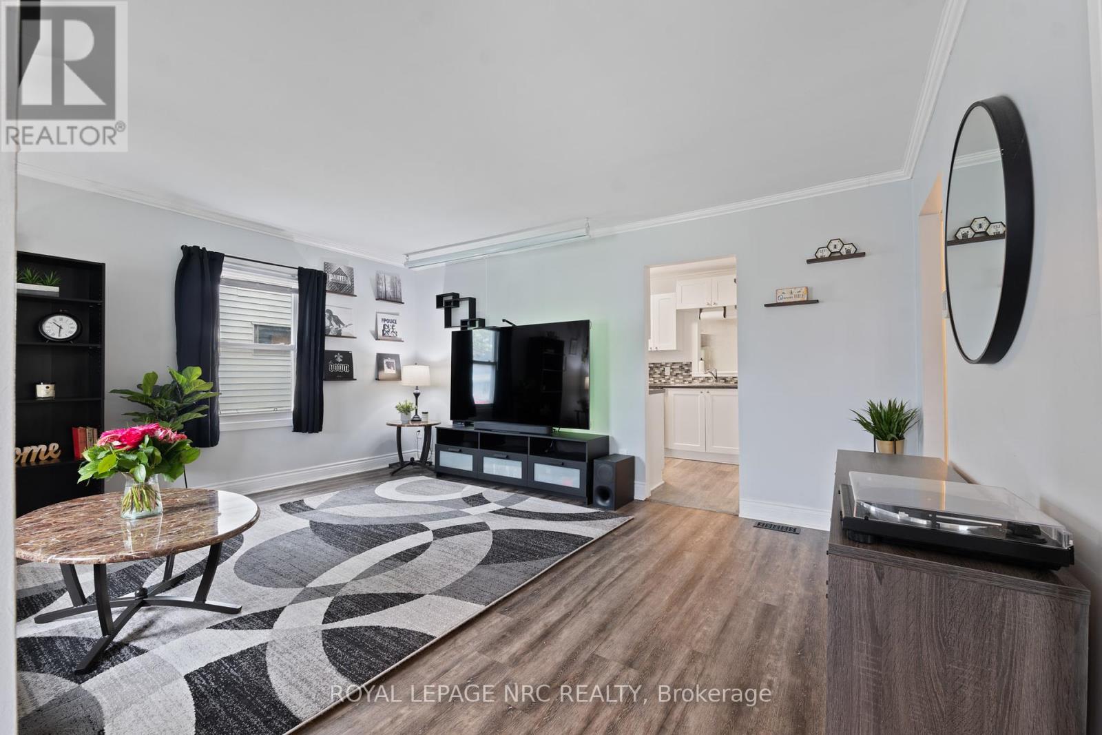 7 Lancaster Avenue, St. Catharines, Ontario  L2R 2R5 - Photo 4 - X12188532
