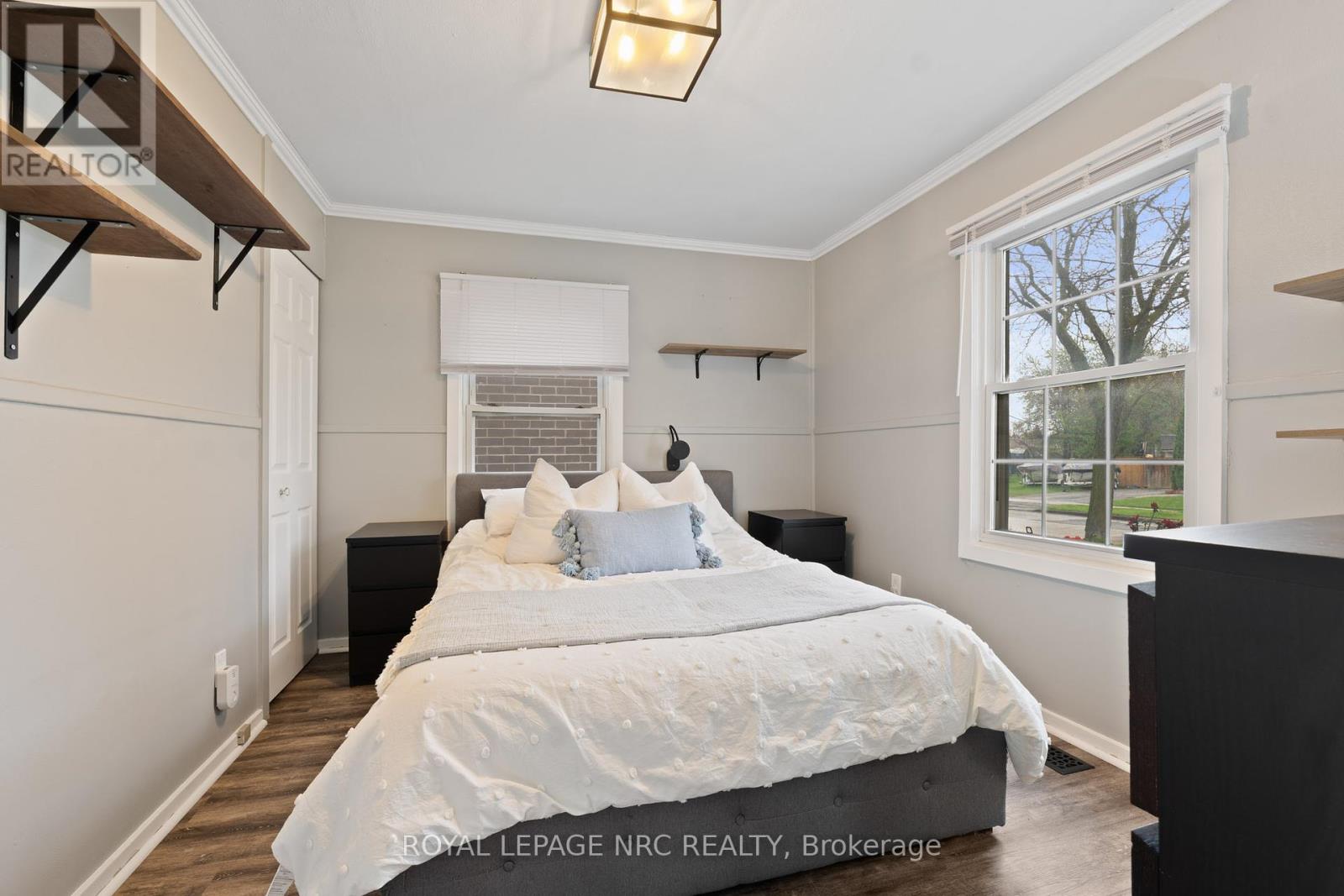 7 Lancaster Avenue, St. Catharines, Ontario  L2R 2R5 - Photo 8 - X12188532