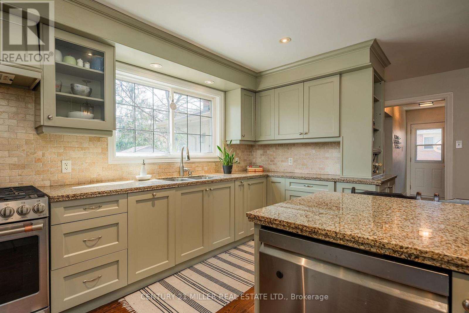 411 Canterbury Crescent, Oakville, Ontario  L6J 5K8 - Photo 10 - W12108771