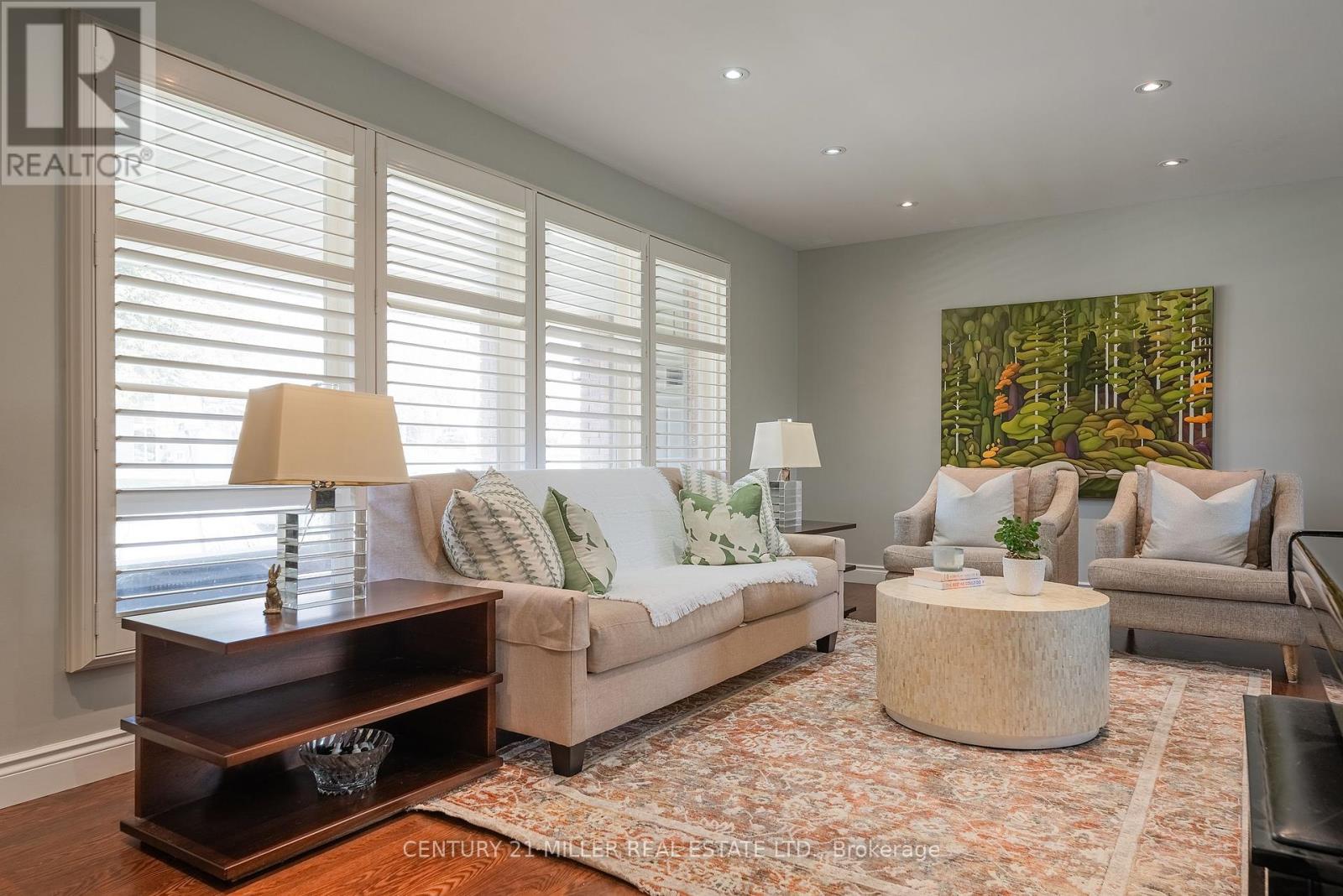411 Canterbury Crescent, Oakville, Ontario  L6J 5K8 - Photo 4 - W12108771