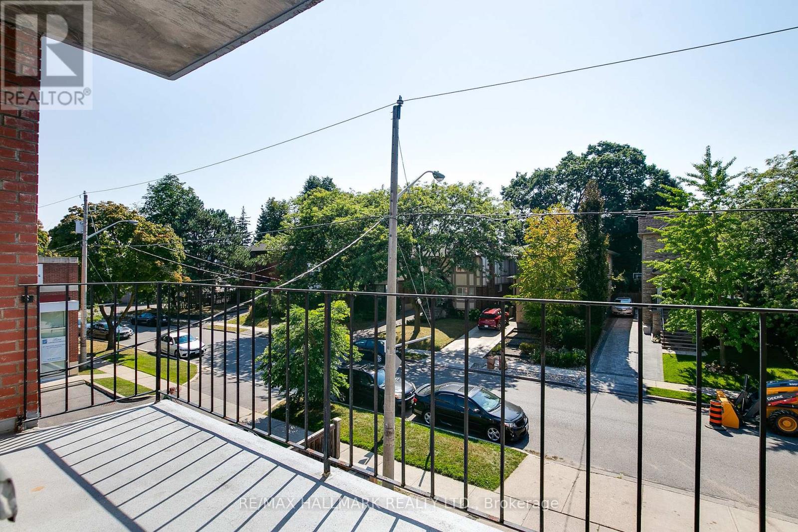 2 - 18 Kenrae Road, Toronto (Leaside), Ontario  M4G 1Y1 - Photo 3 - C12188294