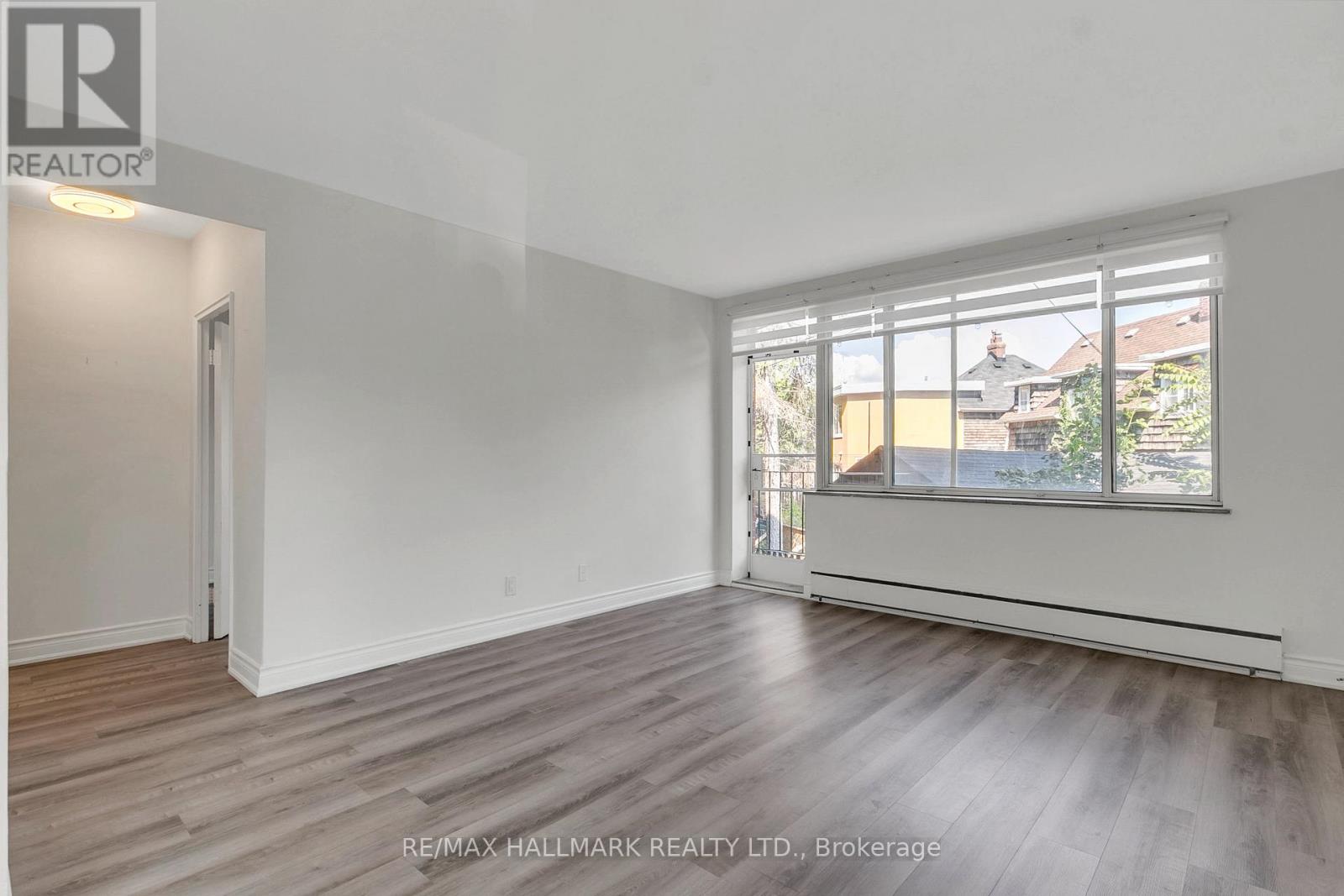 2 - 18 Kenrae Road, Toronto (Leaside), Ontario  M4G 1Y1 - Photo 4 - C12188294