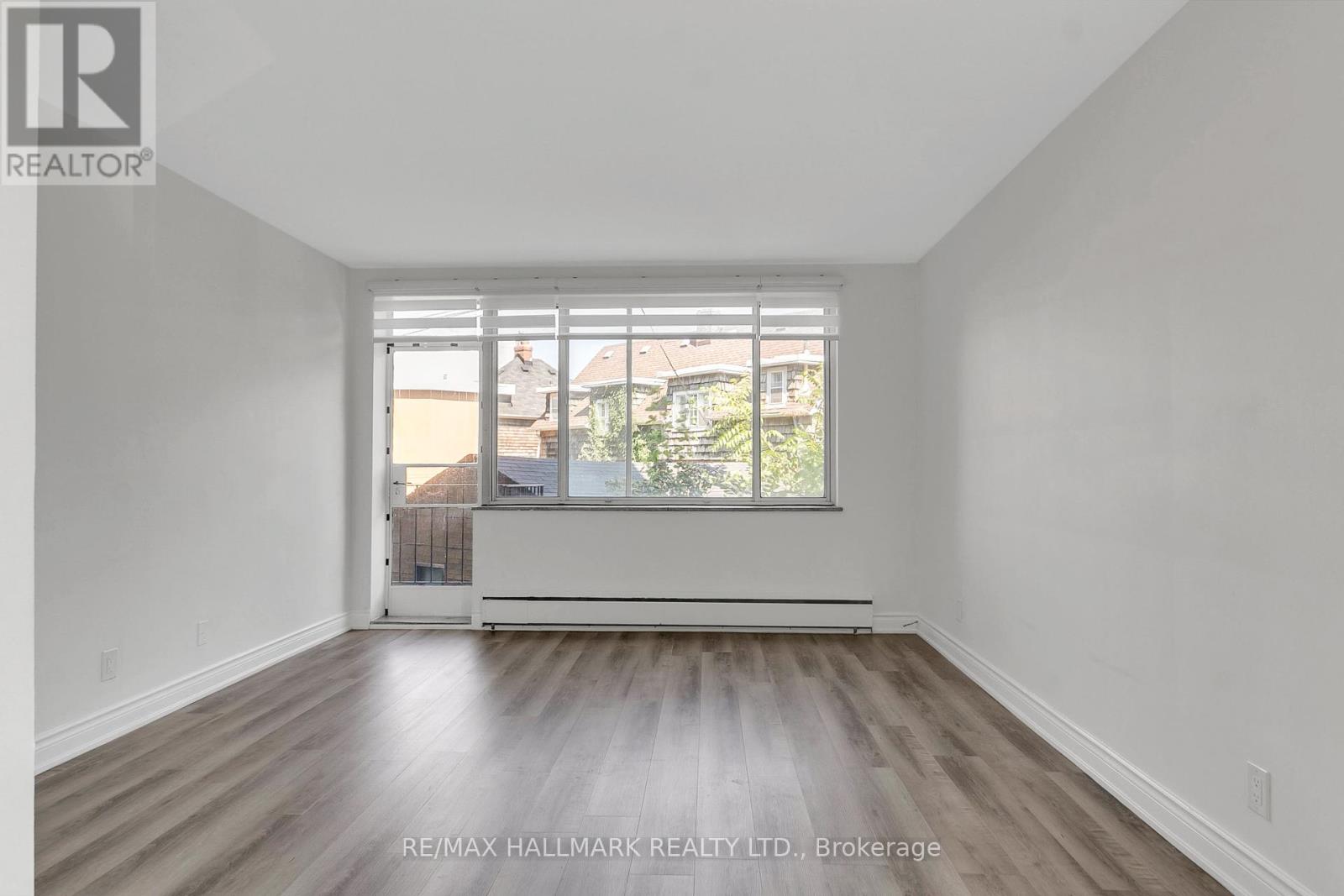 2 - 18 Kenrae Road, Toronto (Leaside), Ontario  M4G 1Y1 - Photo 5 - C12188294