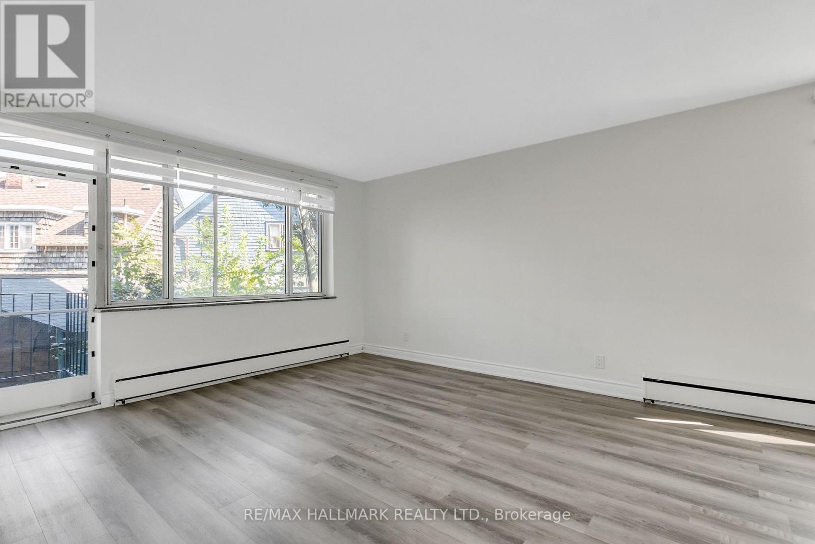2 - 18 Kenrae Road, Toronto (Leaside), Ontario  M4G 1Y1 - Photo 6 - C12188294