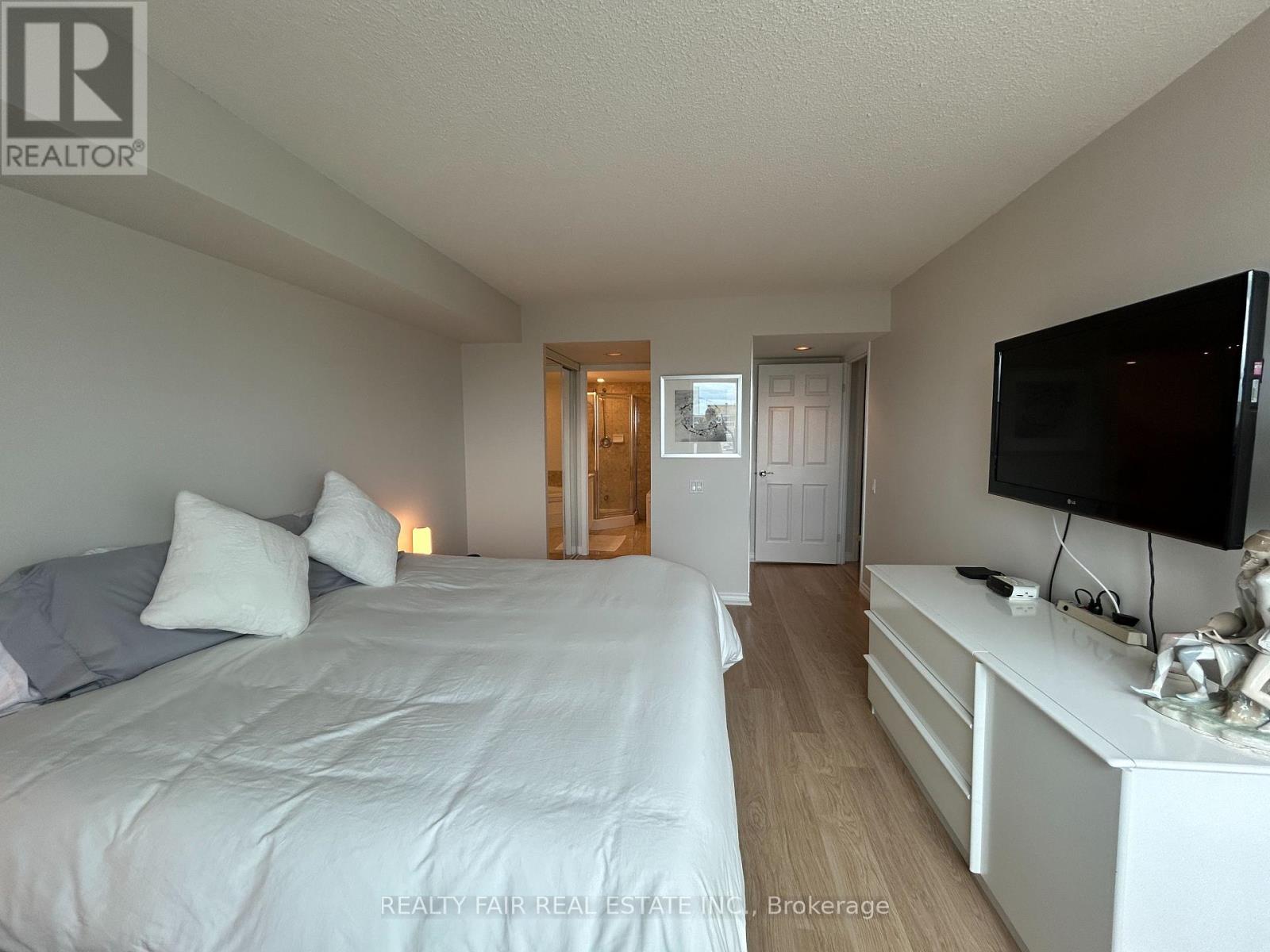 811 - 8 Covington Drive, Toronto, Ontario  M6A 3E5 - Photo 12 - C12188312