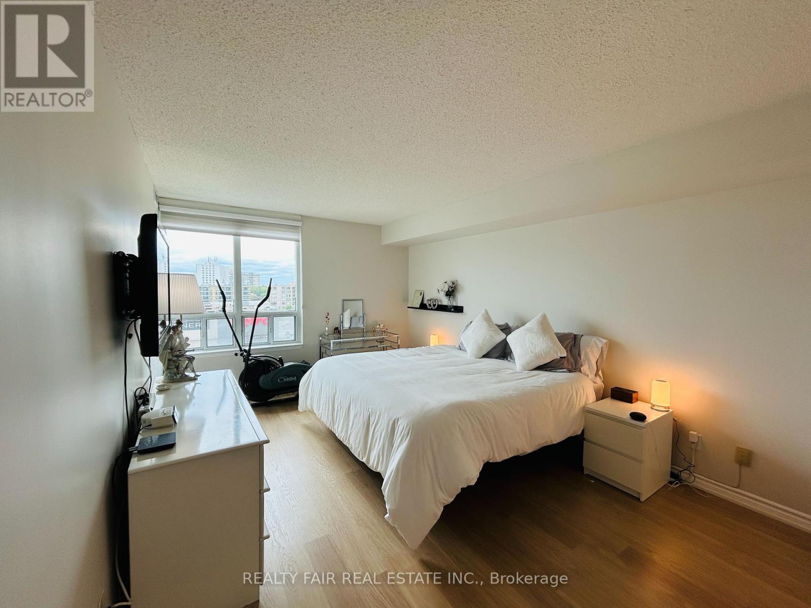 811 - 8 Covington Drive, Toronto, Ontario  M6A 3E5 - Photo 13 - C12188312