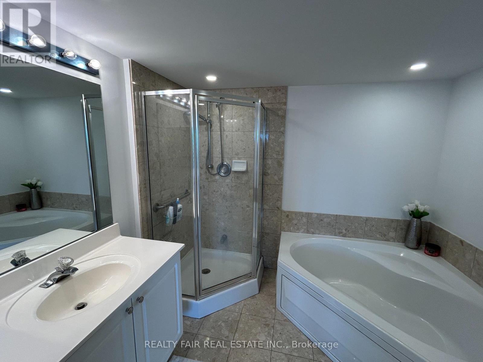811 - 8 Covington Drive, Toronto, Ontario  M6A 3E5 - Photo 15 - C12188312