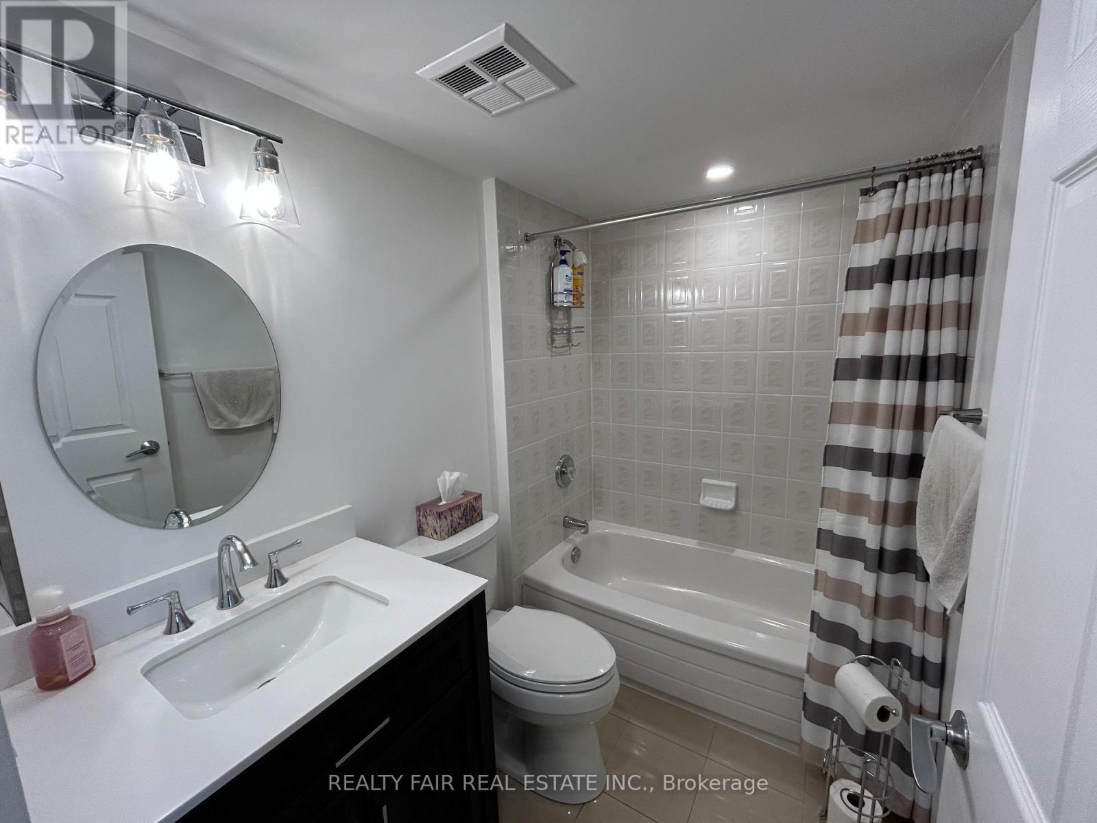 811 - 8 Covington Drive, Toronto (Englemount-Lawrence), Ontario  M6A 3E5 - Photo 18 - C12188312