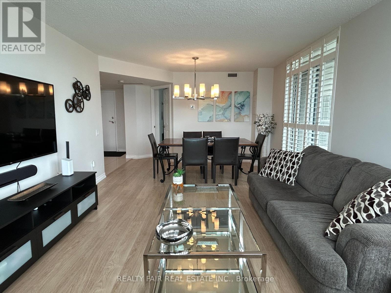 811 - 8 Covington Drive, Toronto, Ontario  M6A 3E5 - Photo 7 - C12188312